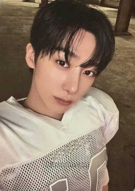 Hyungwon Love Me Photocard - MONSTA X - MONSTA X K-pop photocard
