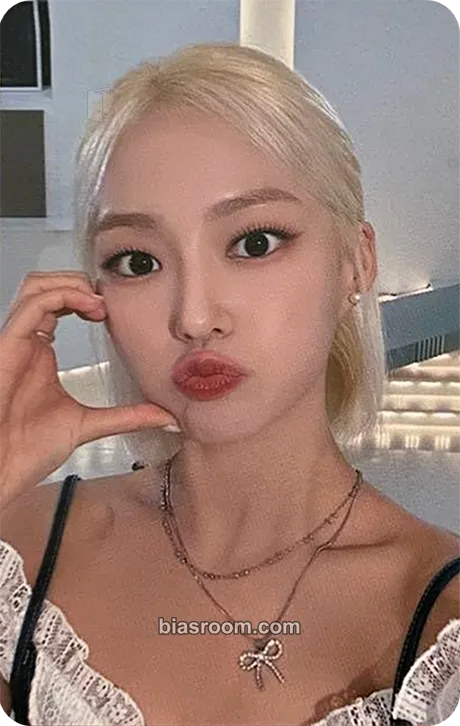 Yeeun 7+Up Photocard - EL7Z UP - EL7Z UP K-pop photocard