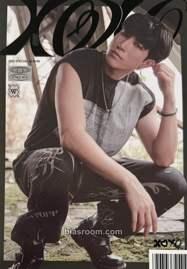 ONEWE - Harin - XOXO Album album inclusion mini poster
