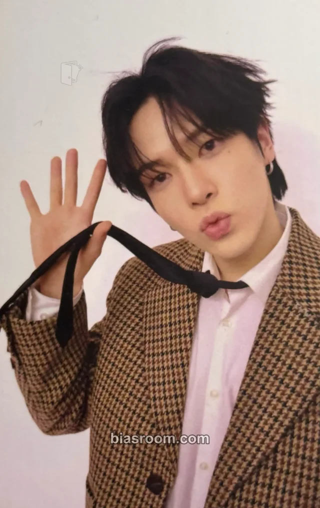 POLARIX - Lee Junhyuk - Polarix Wonderland Magazine Other magazine photocard