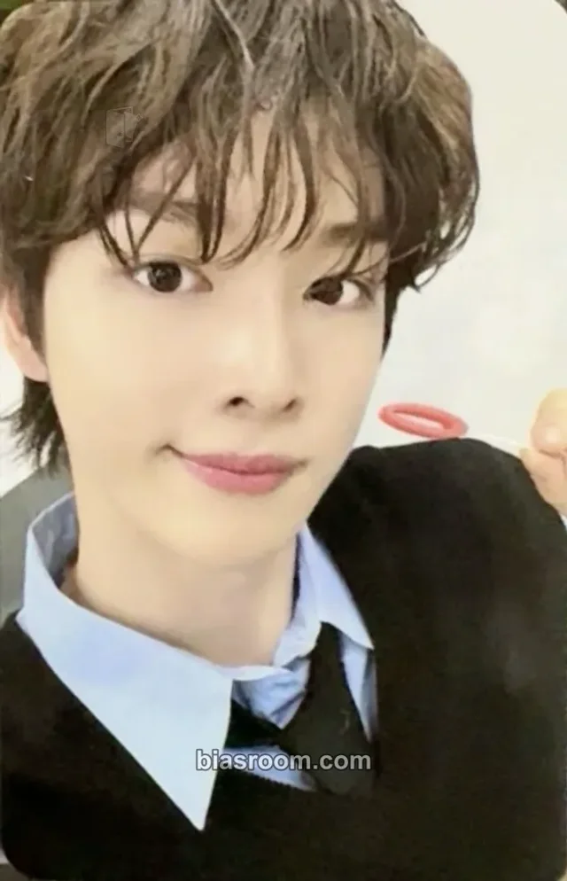 RIIZE - Sungchan - On The Sing Street Pop-up Event cassette tape merch photocard random photocard