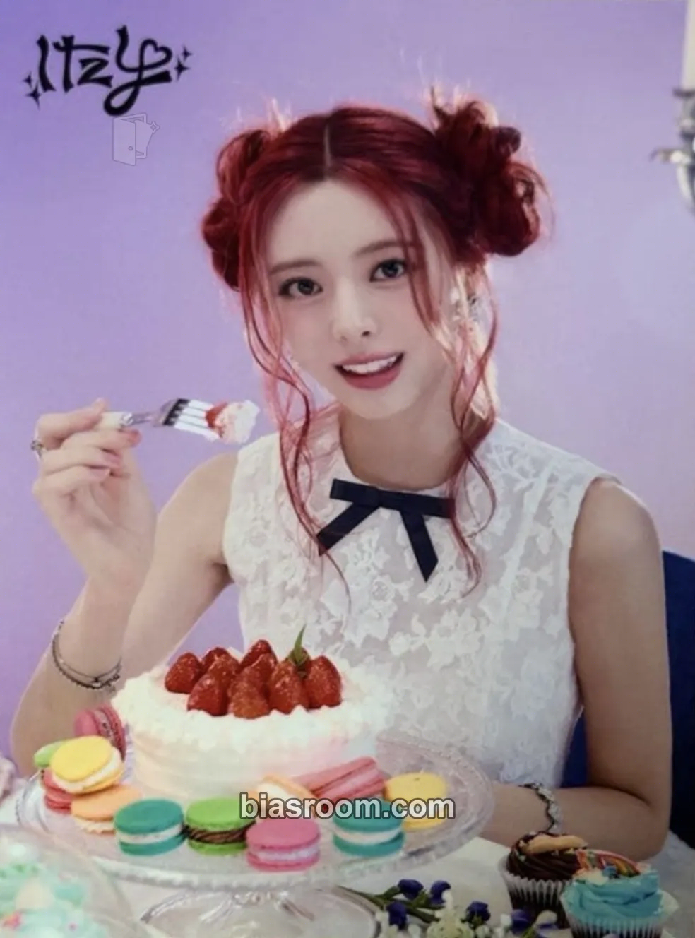 Yuna JYP JAPAN POPUP STORE 2024 Photocard - ITZY - ITZY K-pop photocard