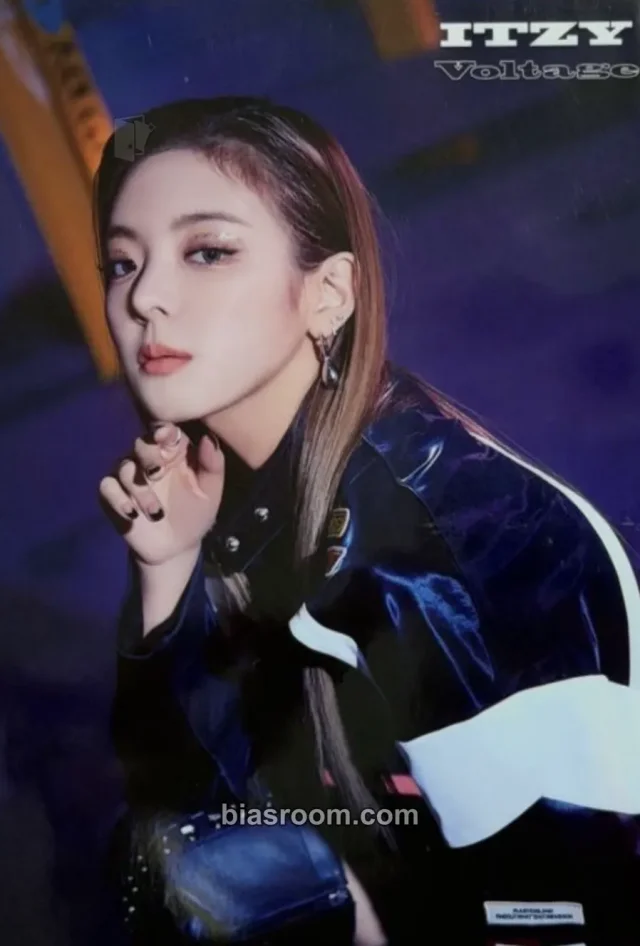 ITZY - Lia - Voltage Album japan merch photocard non-standard size trading card