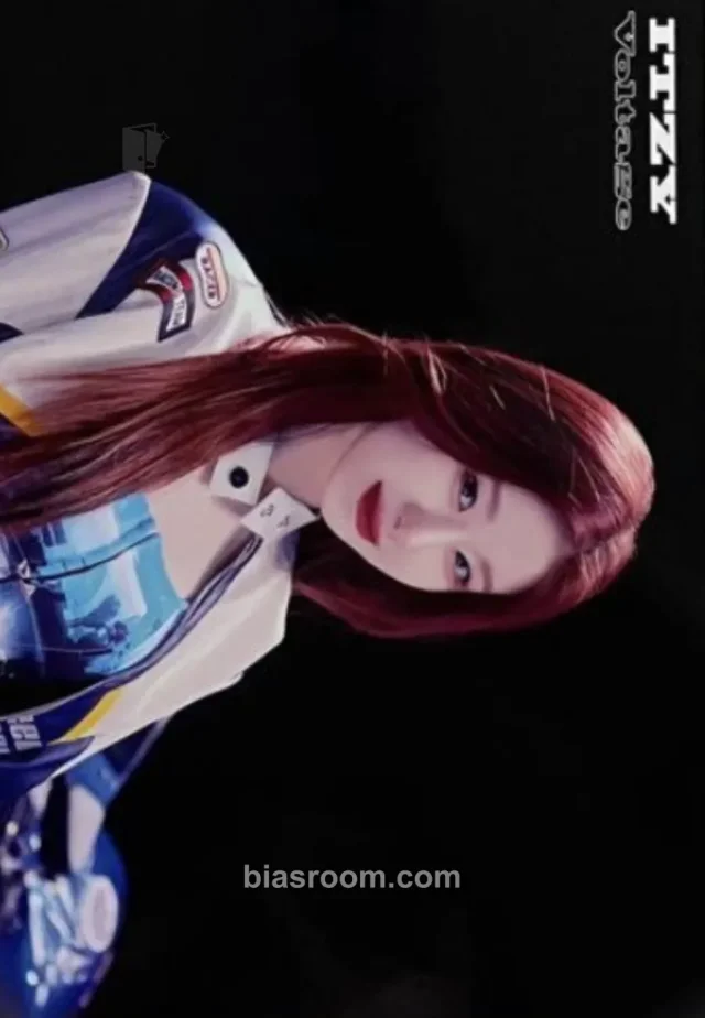 ITZY - Chaeryeong - Voltage Album japan merch photocard non-standard size trading card