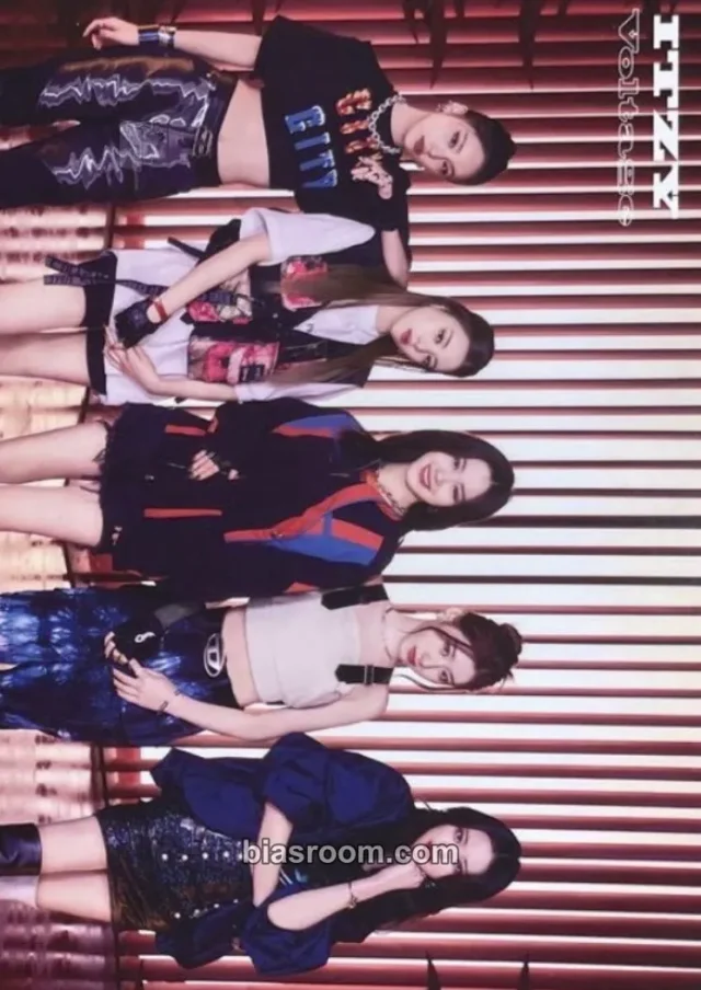ITZY - Voltage Album japan trading card merch photocard non-standard size