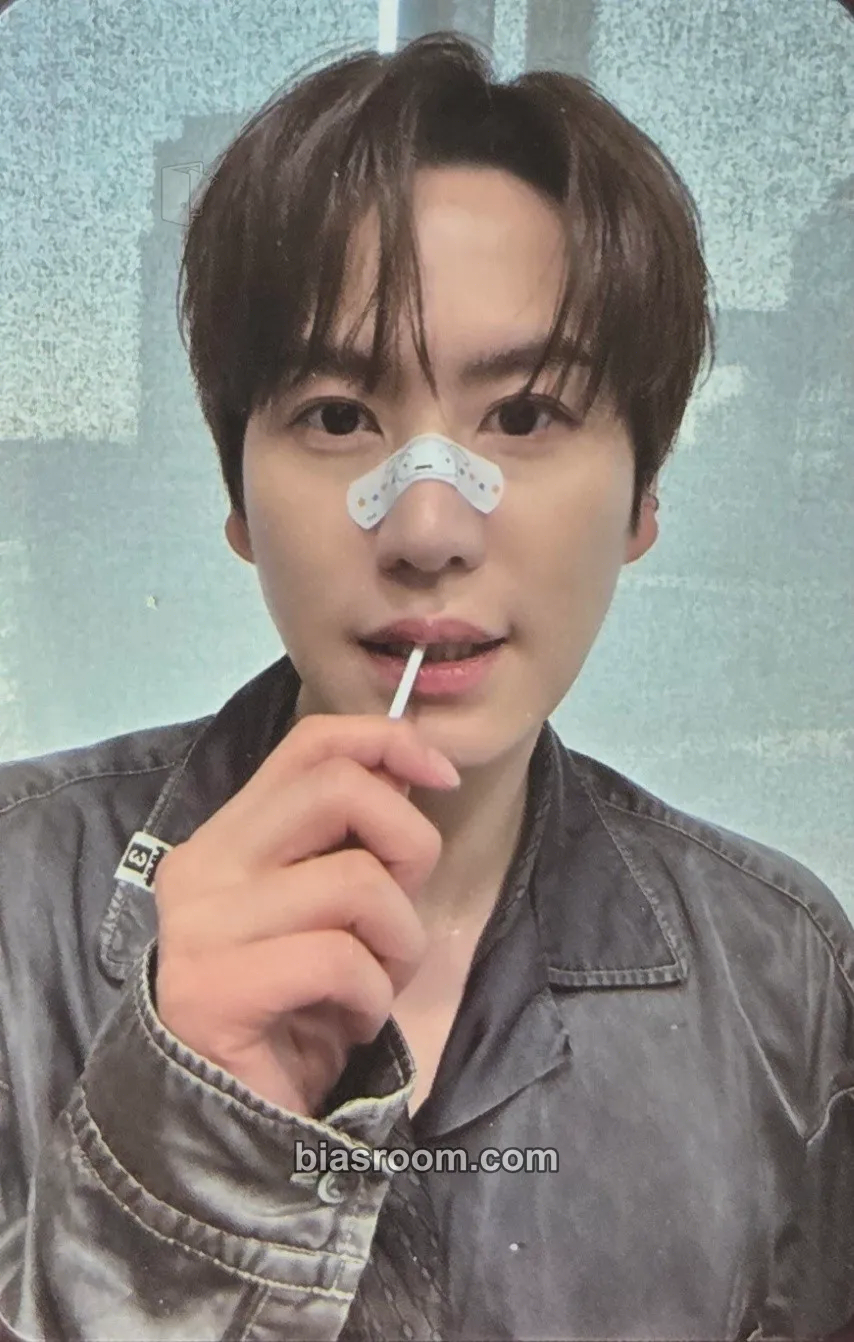 Kyuhyun ValentineKYU: Kyuhyun Valentine's Day Official Merch Photocard - SUPER JUNIOR - SUPER JUNIOR K-pop photocard