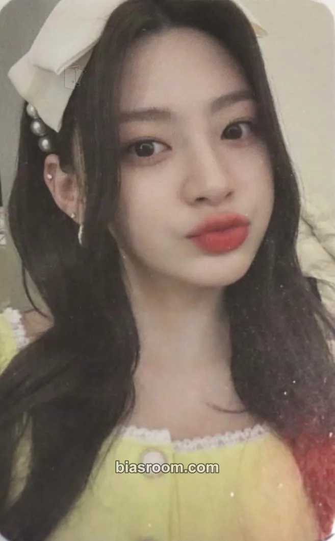 Seeun YOUNG-LUV.COM Photocard - STAYC - STAYC K-pop photocard