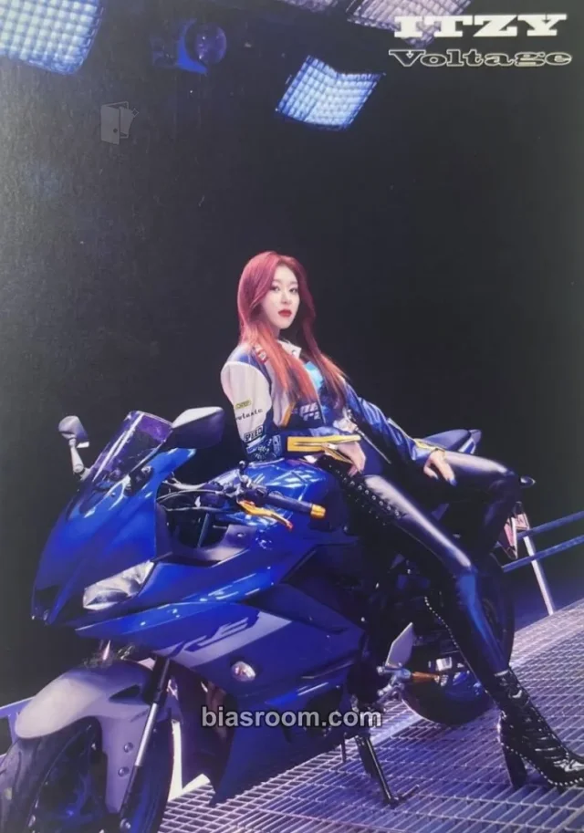 ITZY - Chaeryeong - Voltage Album japan merch photocard non-standard size trading card