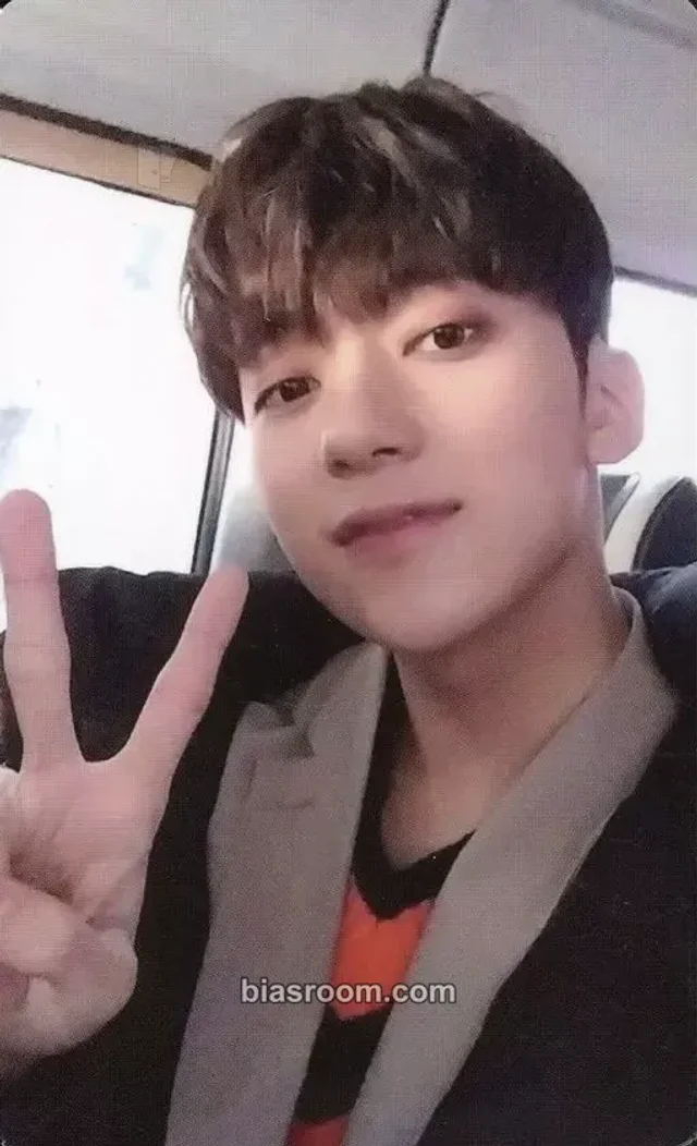 1the9 - Yechan - Hello, Wonderland Event C version photocard set white version
