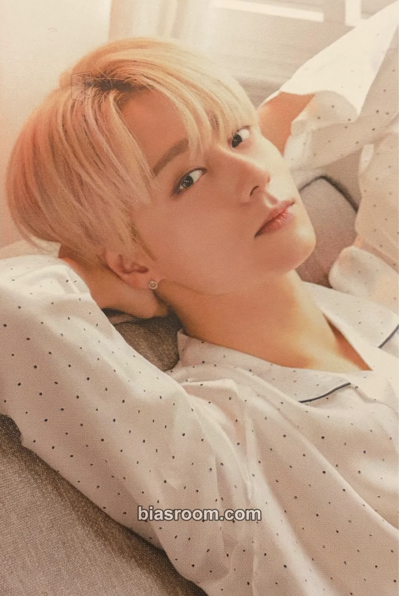 Hwanwoong ONEUS POPUP STORE: US ROOM Photocard - ONEUS - ONEUS K-pop photocard