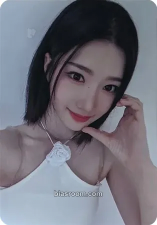 Yooyeon Mujuk Photocard - tripleS - tripleS K-pop photocard