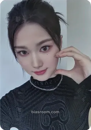 Mayu Mujuk Photocard - tripleS - tripleS K-pop photocard