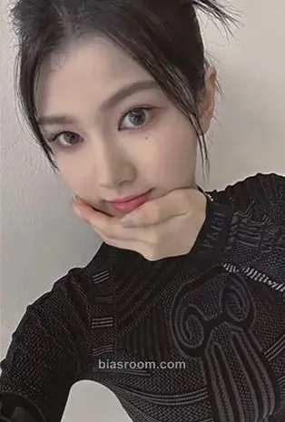 Mayu Mujuk Photocard - tripleS - tripleS K-pop photocard