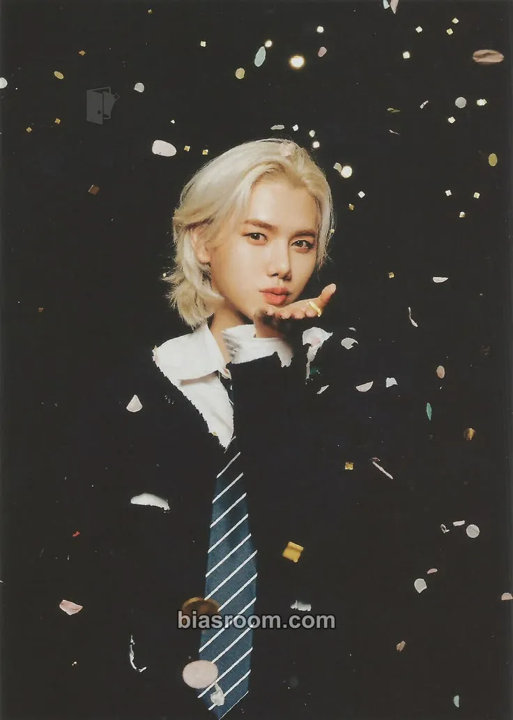 Minhee LIBERTY : IN OUR COSMOS Photocard - CRAVITY - CRAVITY K-pop photocard