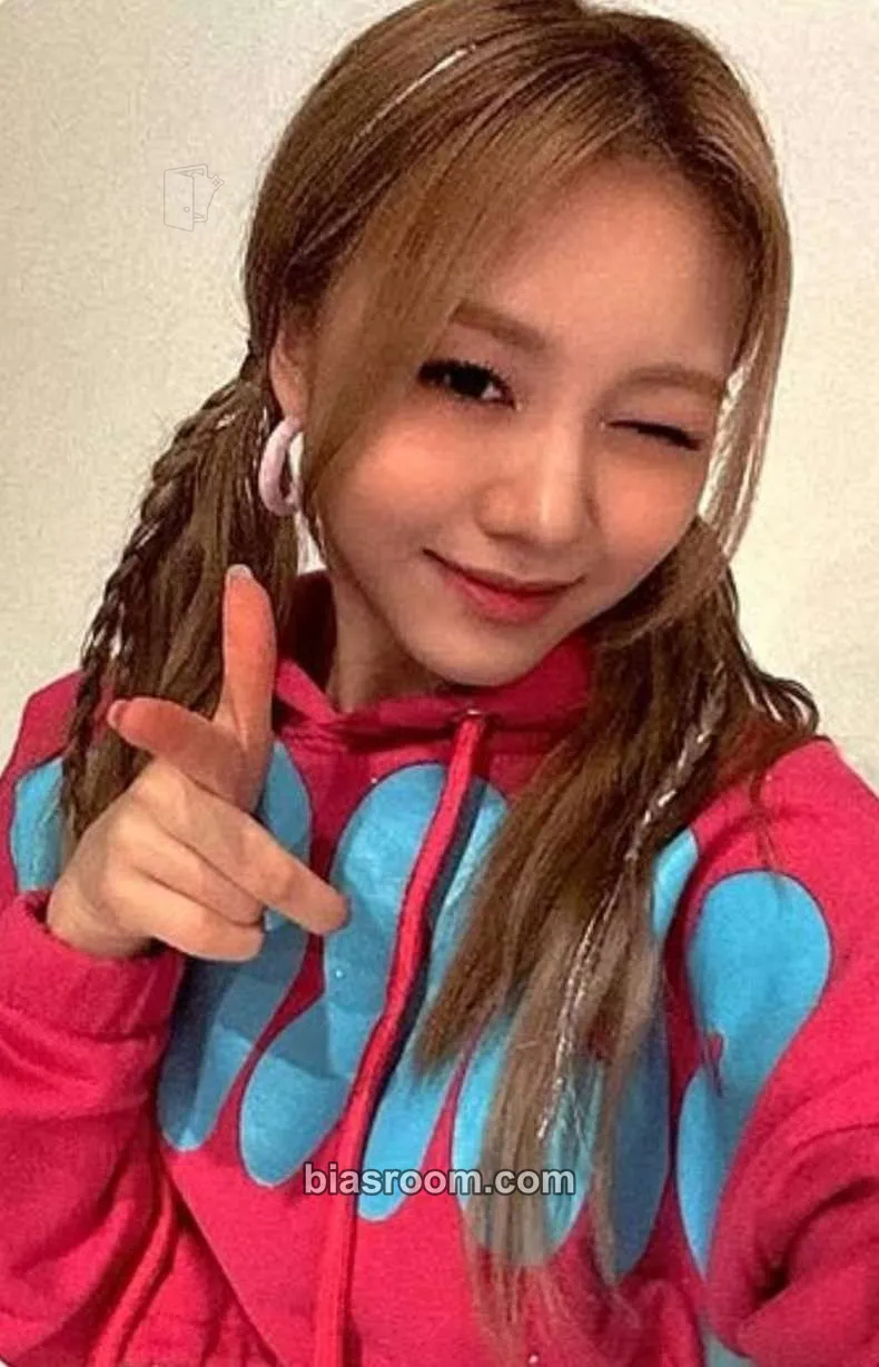 Dahyun Flash Photocard - Rocket Punch - Rocket Punch K-pop photocard