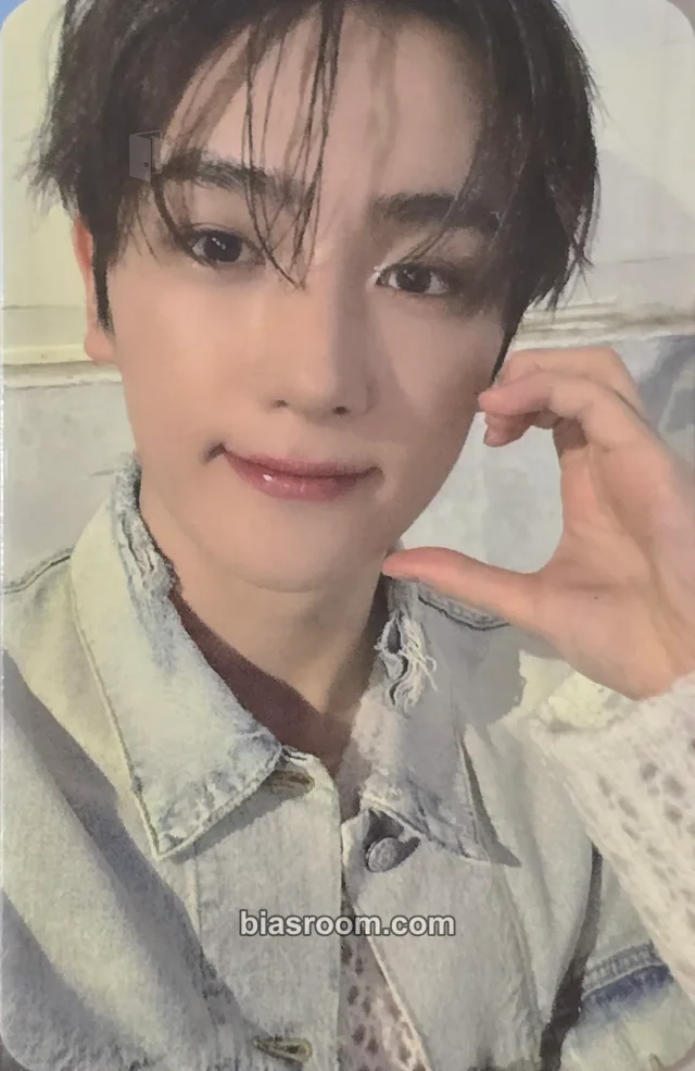 THE BOYZ - Hyunjae - Phantasy Pt. 1: Christmas in August Album glitter version platform