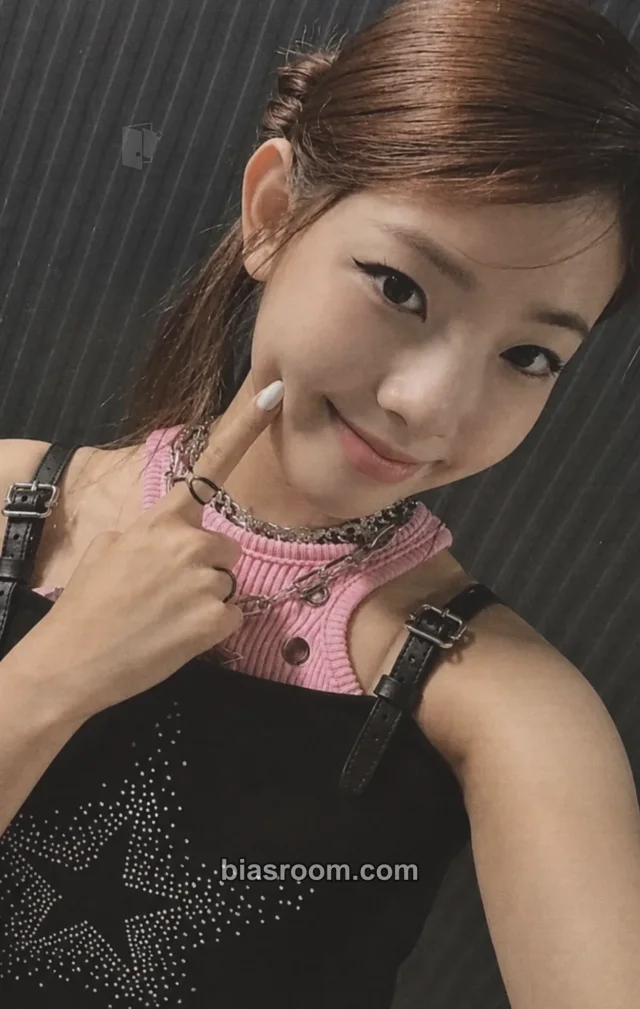 UNIS - Yoona - CURIOUS Album broadcast week 1