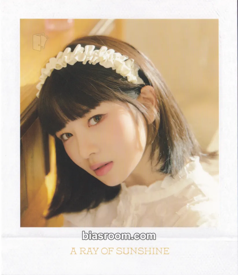 Rei 2022 Season's Greetings: A Ray of Sunshine Photocard - IVE - IVE K-pop photocard