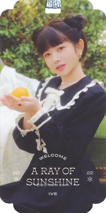 Rei 2022 Season's Greetings: A Ray of Sunshine Photocard - IVE - IVE K-pop photocard