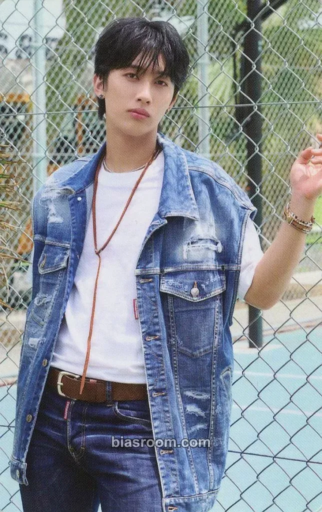 KIYOON Teenage Blue Photocard - Hi-Fi Un!corn - Hi-Fi Un!corn K-pop photocard