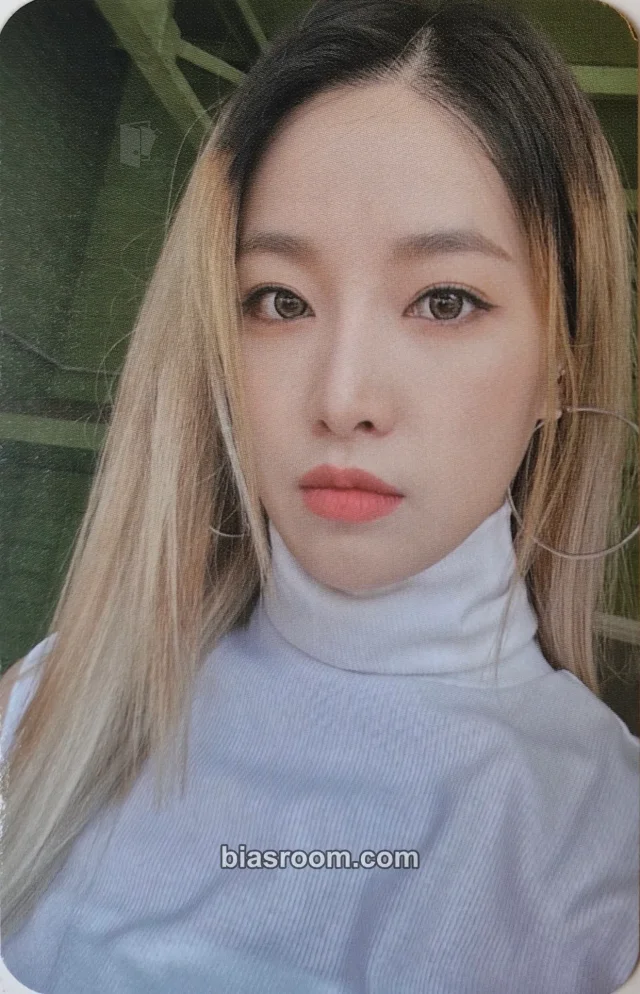 Nature - Saebom - NATURE WORLD : CODE W Album album photocard standard version