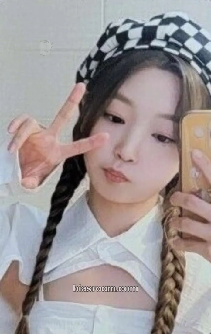 Yeonhee Flash Photocard - Rocket Punch - Rocket Punch K-pop photocard