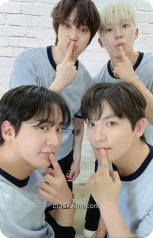 2025 TEEN TOP WE GONNA ROCK IT DROP IT TOP IT HEY DON'T STOP IT POP IT X 2 LIVE Photocard - Teen Top - Teen Top K-pop photocard