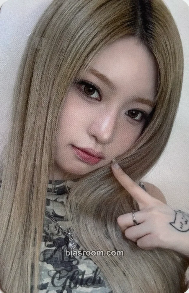 Haum KiiiKiii Delulu Pack K-pop photocard