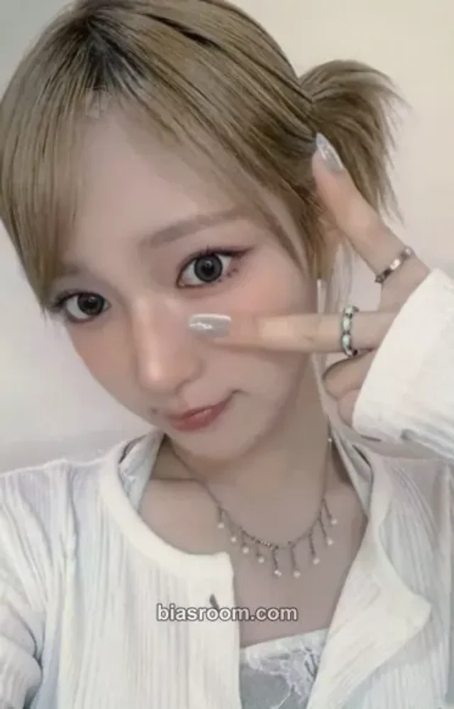 Jiyu KiiiKiii Delulu Pack K-pop photocard
