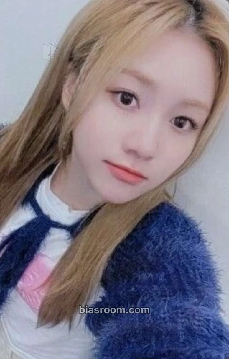Dahyun Flash Photocard - Rocket Punch - Rocket Punch K-pop photocard