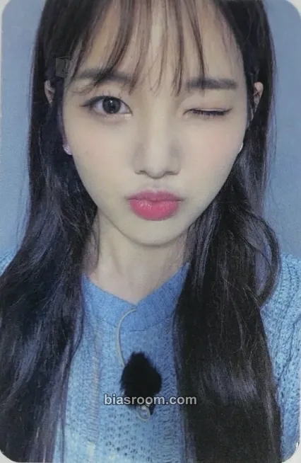 Soojin Play Game : Holiday Photocard - Weeekly - Weeekly K-pop photocard