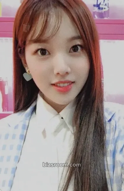 Soojin Play Game : Holiday Photocard - Weeekly - Weeekly K-pop photocard