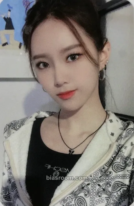 Monday We Play Photocard - Weeekly - Weeekly K-pop photocard