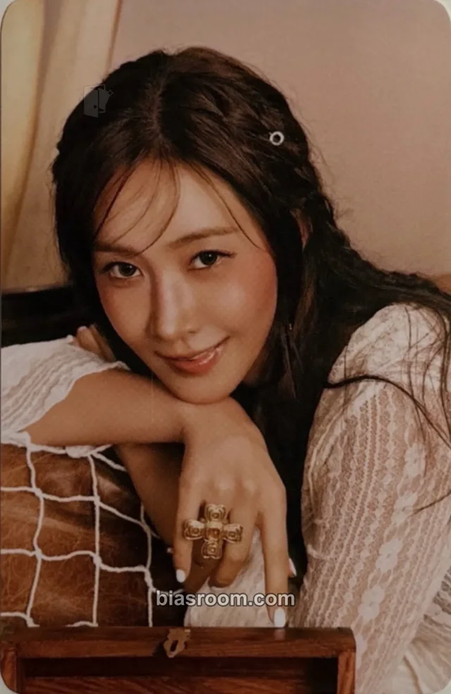 Girls' Generation - Yuri - Season's Greetings 2026 Other B version season's greetings trading card