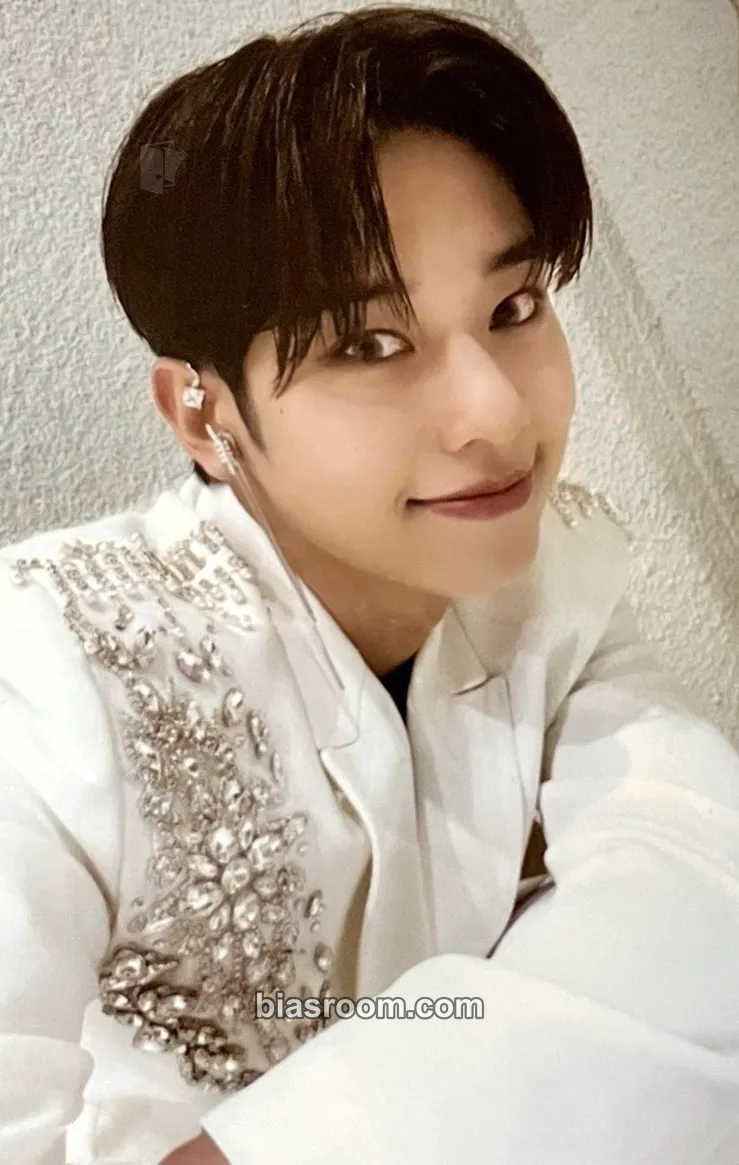 Donghyun 2023 AB6IX WORLD TOUR “THE FUTURE” Photocard - AB6IX - AB6IX K-pop photocard