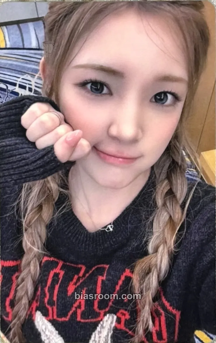 Yuha FOCUS Photocard - Hearts2Hearts - Hearts2Hearts K-pop photocard