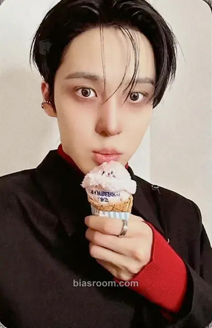 Yunho GOLDEN HOUR : Part.5 Photocard - ATEEZ - ATEEZ K-pop photocard