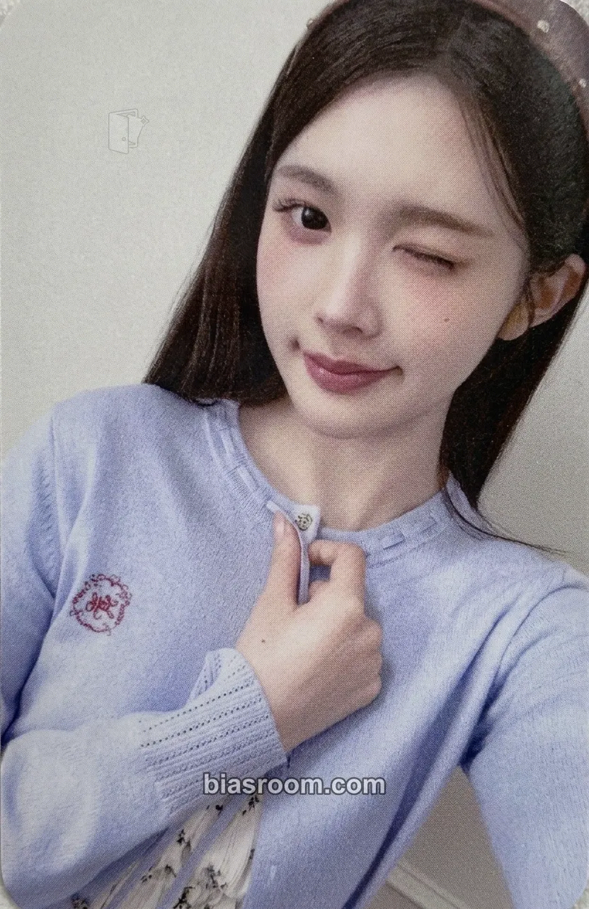 A-na LILY BROWN meets Hearts2Hearts Photocard - Hearts2Hearts - Hearts2Hearts K-pop photocard