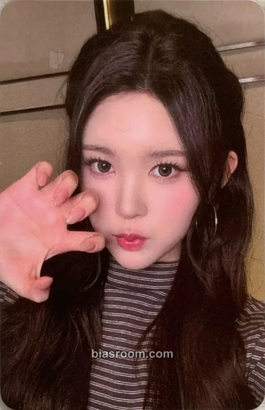 A-na FOCUS Photocard - Hearts2Hearts - Hearts2Hearts K-pop photocard