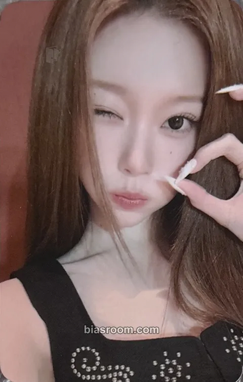 Tsuki The Collective Soul and Unconscious: Chapter Two Photocard - Billlie - Billlie K-pop photocard