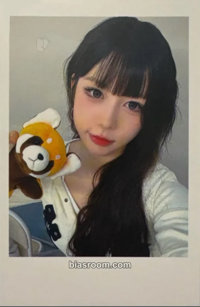 tripleS - Hyerin - Beyond Beauty Album jump up video call (fancall) round 12 polaroid