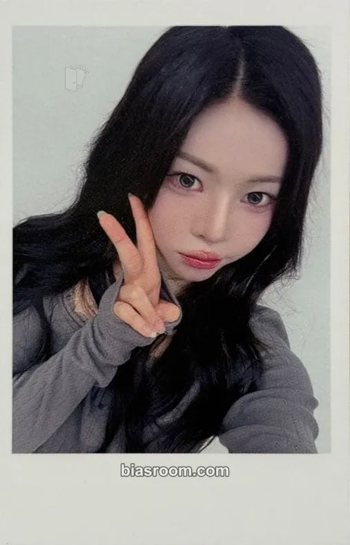 Dahyun Beyond Beauty Photocard - tripleS - tripleS K-pop photocard