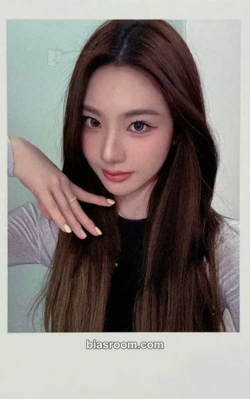 Xinyu Beyond Beauty Photocard - tripleS - tripleS K-pop photocard