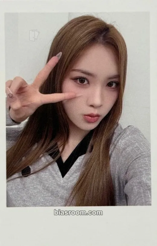 Sullin Beyond Beauty Photocard - tripleS - tripleS K-pop photocard