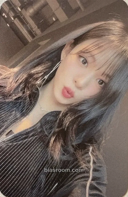 Chaeyoung Midnight Guest Photocard - fromis_9 - fromis_9 K-pop photocard
