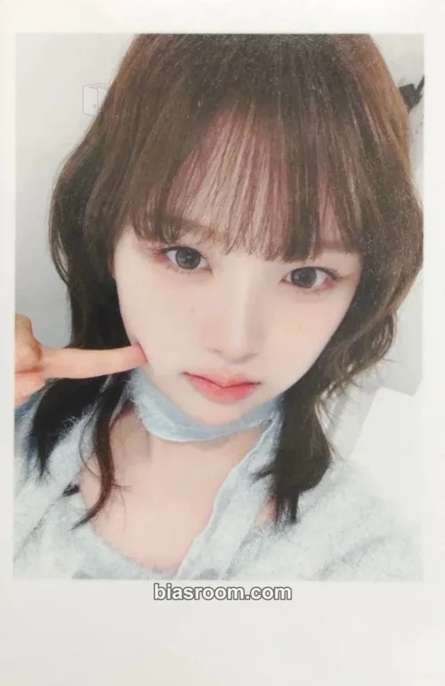 tripleS - Seoah - Beyond Beauty Album jump up fansign round 4 polaroid