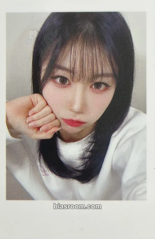 Kaede Beyond Beauty Photocard - tripleS - tripleS K-pop photocard
