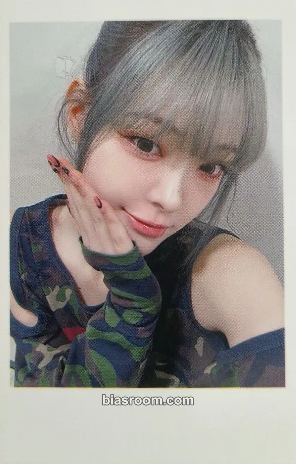 Lynn Beyond Beauty Photocard - tripleS - tripleS K-pop photocard