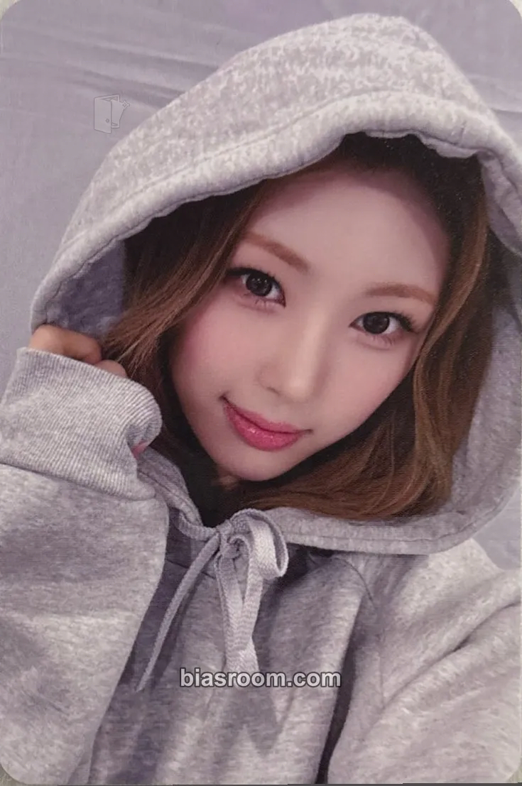 Hwayeon sweet tang Photocard - ifeye - ifeye K-pop photocard