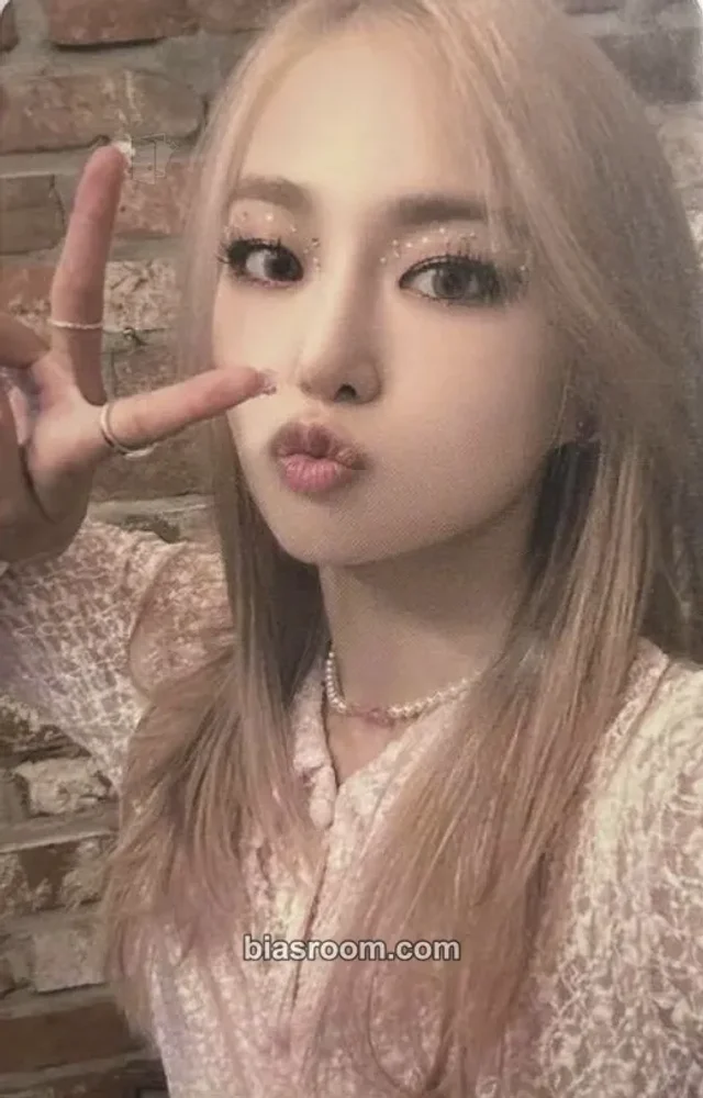 Yeeun - Yeeun - The Beginning Album album photocard white version